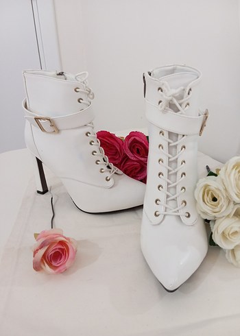 Beyaz Deri Tokalı Stiletto Topuklu Kadın Bot - Görsel 13