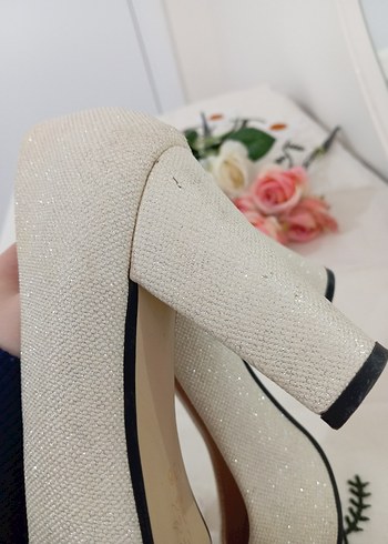 Beyaz Yüksek Topuklu Sim Detaylı Kadın Ayakkabı - Görsel 4