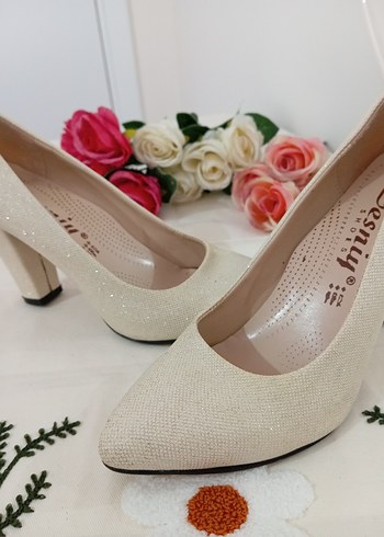 Beyaz Yüksek Topuklu Sim Detaylı Kadın Ayakkabı - Görsel 3