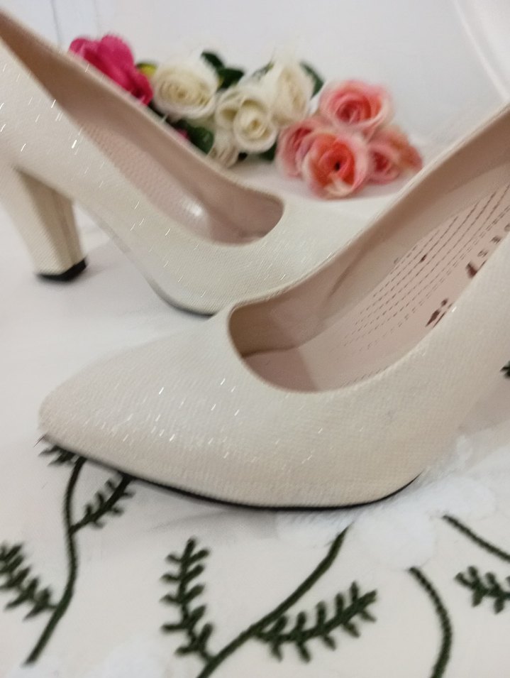 Beyaz Yüksek Topuklu Sim Detaylı Kadın Ayakkabı - Görsel 2