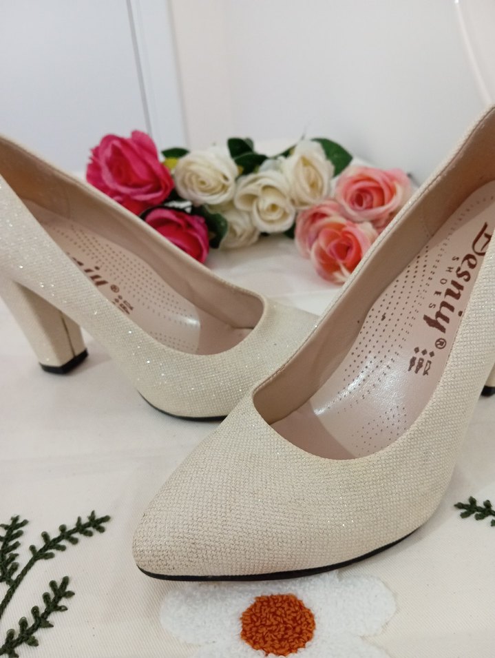 Beyaz Yüksek Topuklu Sim Detaylı Kadın Ayakkabı - Görsel 3