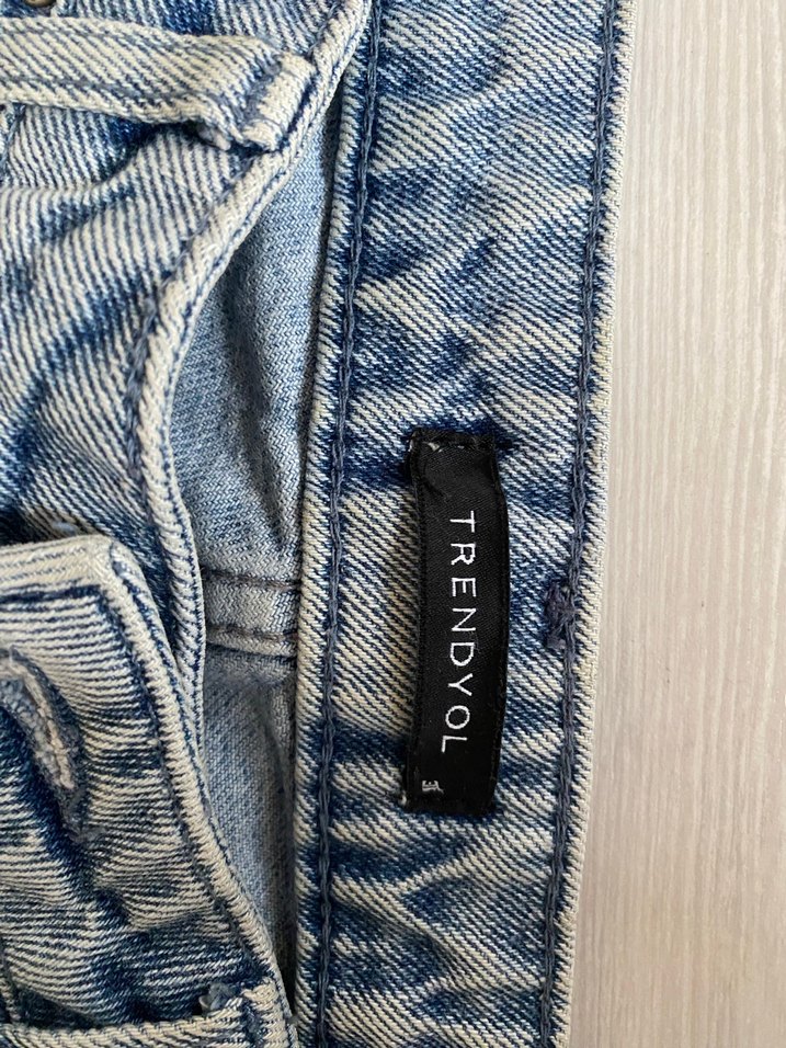 Gri Yırtık Detaylı Salaş Kadın Jean - Görsel 2