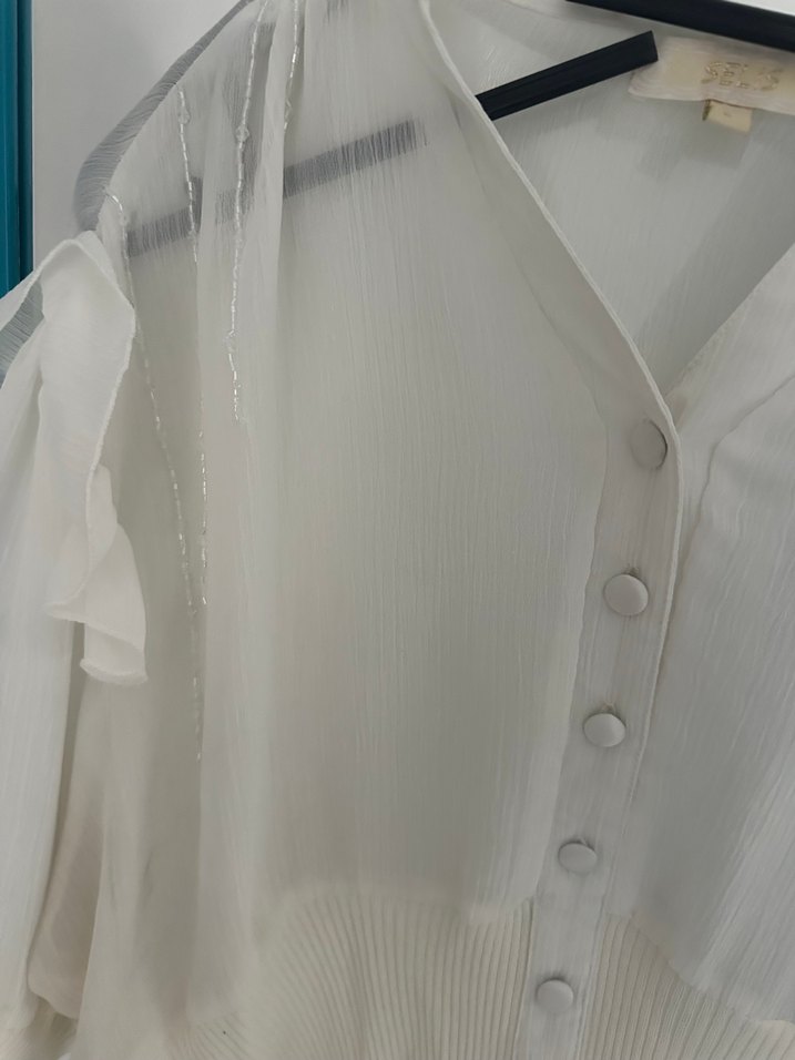 Düğmeli Beyaz Keten V Yaka Kadın Gömlek - Görsel 3