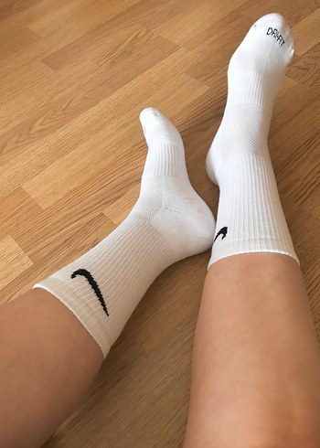 Nike Dri-FIT Yarım Dolgulu Beyaz Çorap kullanılmış - Görsel 2