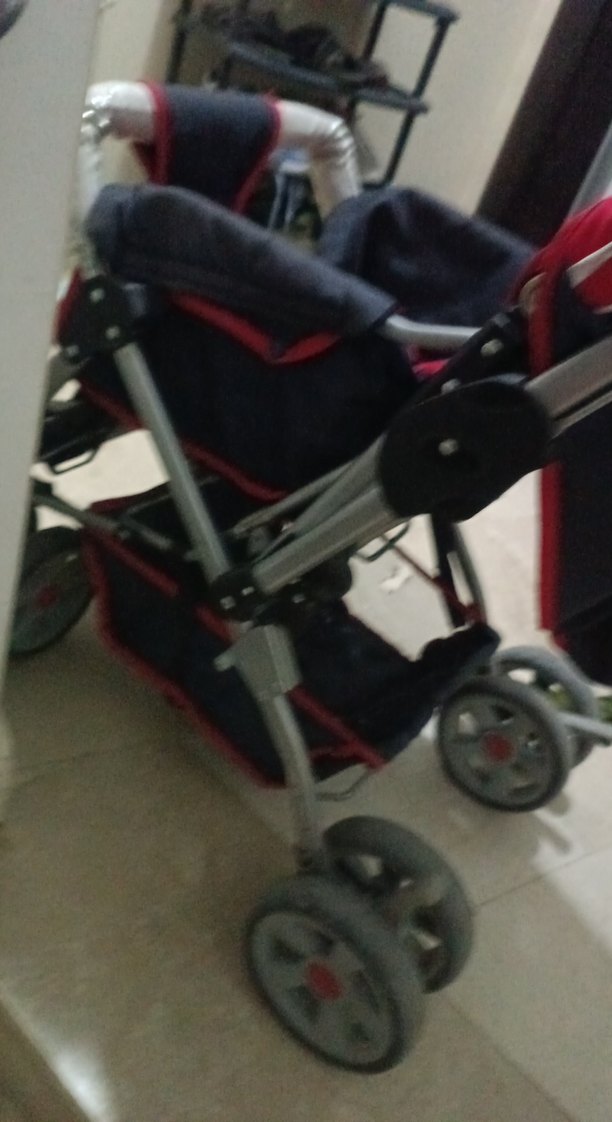 Kırmızı ve Gri Bebek Arabası - Görsel 2