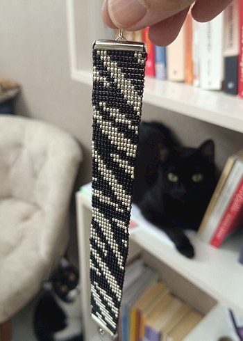 Siyah-Gümüş renkte Kaplan Desenli Boncuklu Kadın Bileklik - Görsel 2