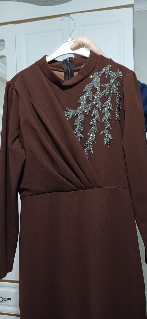 Drapeli Uzun Kollu Kahverengi Abiye Elbise - Görsel 3