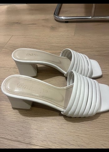 Beyaz Pilili Kadın Topuklu Terlik - Görsel 3