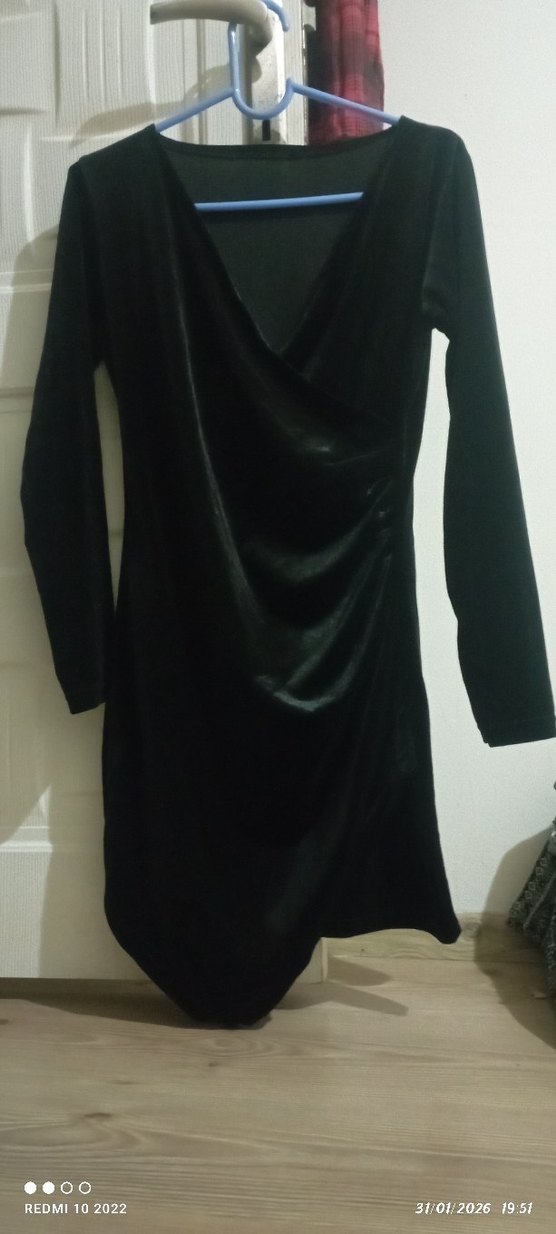 Siyah V Yaka Drapeli Mini Elbise - Görsel 2