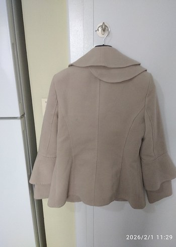 Bej Düğmeli Kısa Kadın Kaban - Görsel 3