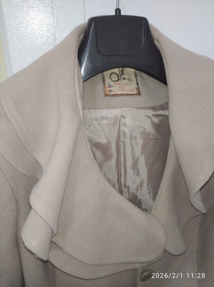 Bej Düğmeli Kısa Kadın Kaban - Görsel 2