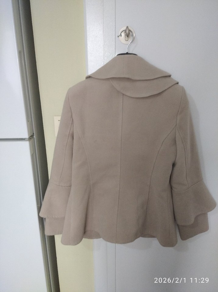 Bej Düğmeli Kısa Kadın Kaban - Görsel 3