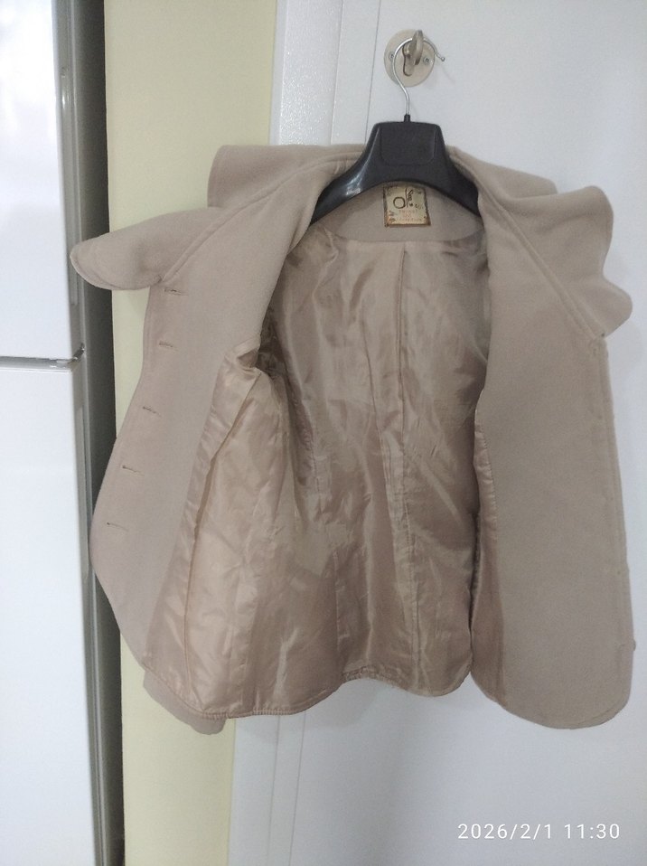 Bej Düğmeli Kısa Kadın Kaban - Görsel 5