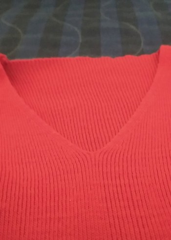 Kırmızı V Yaka Düğmeli Kadın Kazak - Görsel 2