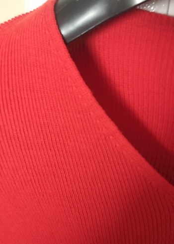 Kırmızı V Yaka Düğmeli Kadın Kazak - Görsel 4