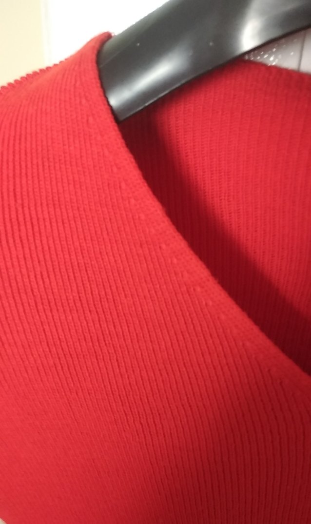 Kırmızı V Yaka Düğmeli Kadın Kazak - Görsel 4