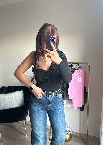 Siyah Tek Kollu Biritli Bluz - Görsel 3