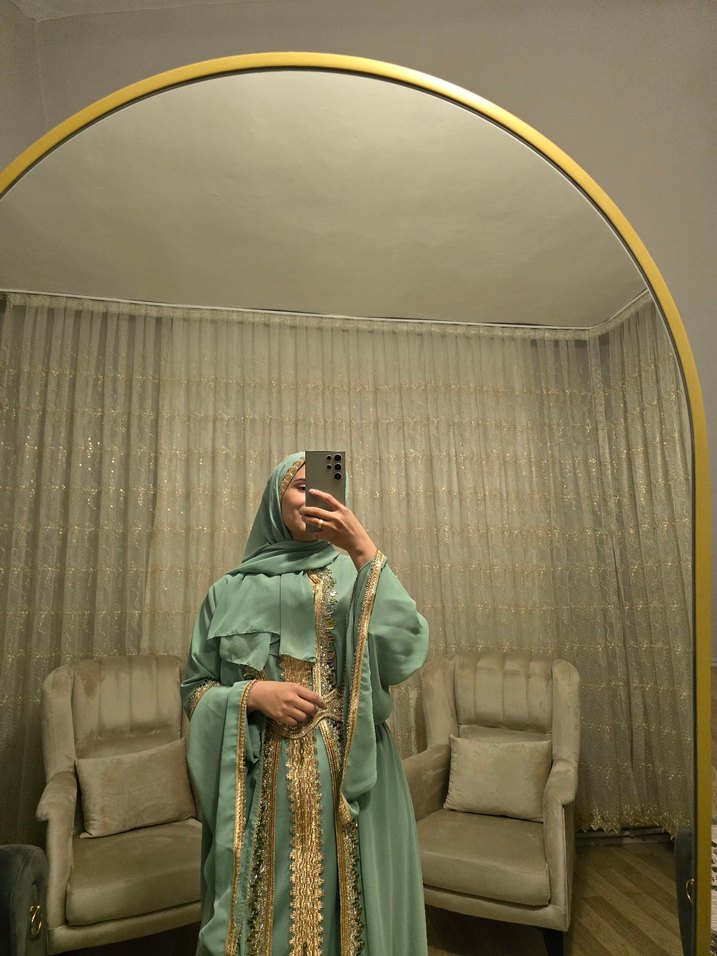 Altın İşlemeli Uzun Tesettür kaftanElbise - Görsel 2