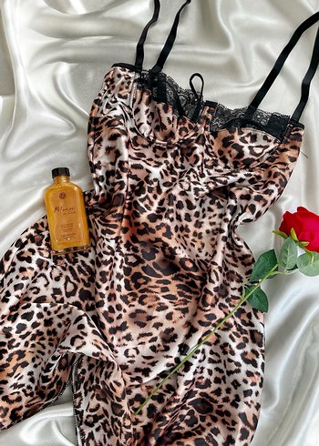 Leopar Desenli Bohem İnce Askılı Midi Gecelik - Görsel 3