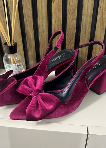 Bordo Süet Fiyonklu Topuklu Kadın Ayakkabı - Görsel 3