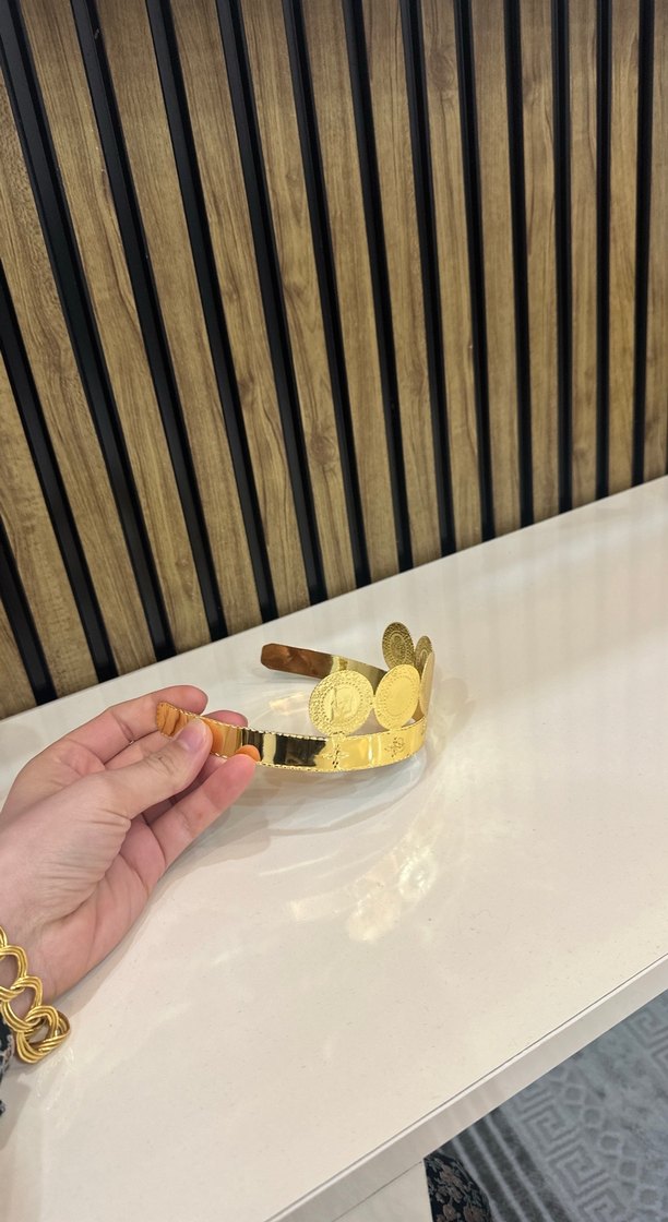 Altın kaplama taç özel günlerde  kullanılır  - Görsel 2