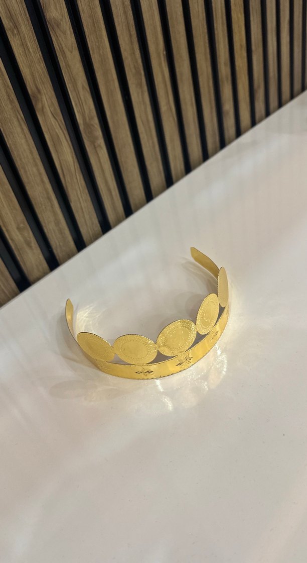 Altın kaplama taç özel günlerde  kullanılır  - Görsel 4