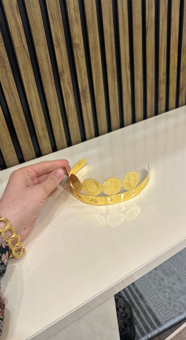 Altın kaplama taç özel günlerde  kullanılır  - Görsel 3