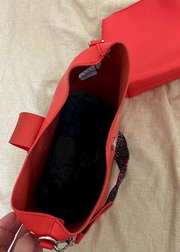 Kırmızı Tokalı Yılan Desenli Kadın Çanta - Görsel 5