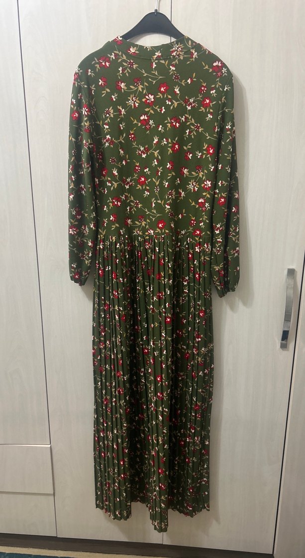 Koyu Haki Çiçek Desenli Uzun Pilili Elbise - Görsel 3