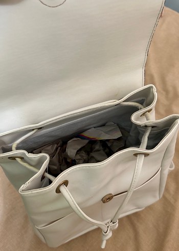 Minimalist Beyaz Deri Kadın Sırt Çantası - Görsel 3