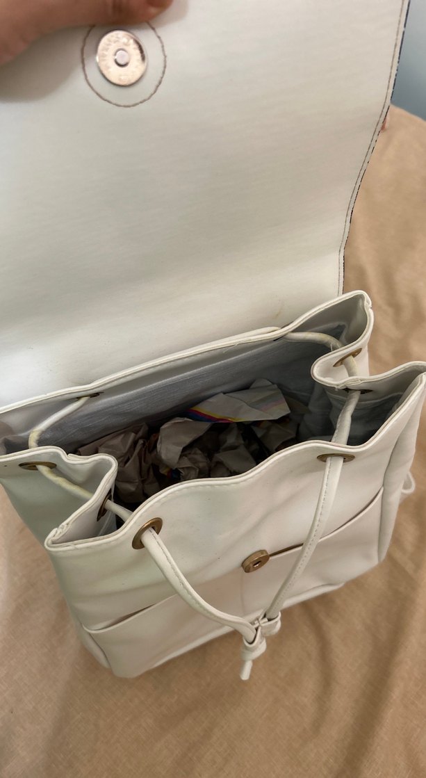 Minimalist Beyaz Deri Kadın Sırt Çantası - Görsel 3