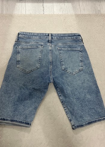 Gri Mavi Batik Desenli Rahat Kesim Kot Şort - Görsel 2