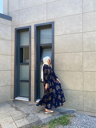 Zara Siyah beyaz düz kesim viskon elbise