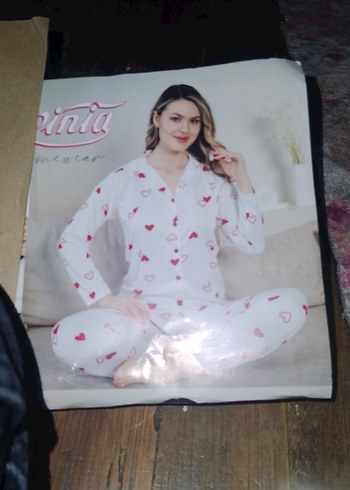 Beyaz Kalp Desenli Uzun Kollu Rahat Pijama - Görsel 2