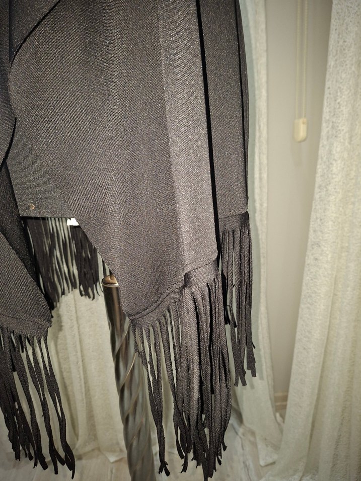 Uzun Siyah Drapeli Kolsuz Kadın Yelek - Görsel 2