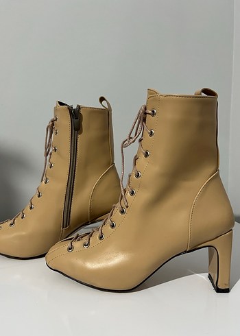 Bej Deri Bağcıklı Stiletto Topuklu Kadın Bot - Görsel 2