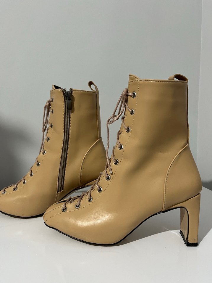 Bej Deri Bağcıklı Stiletto Topuklu Kadın Bot - Görsel 2