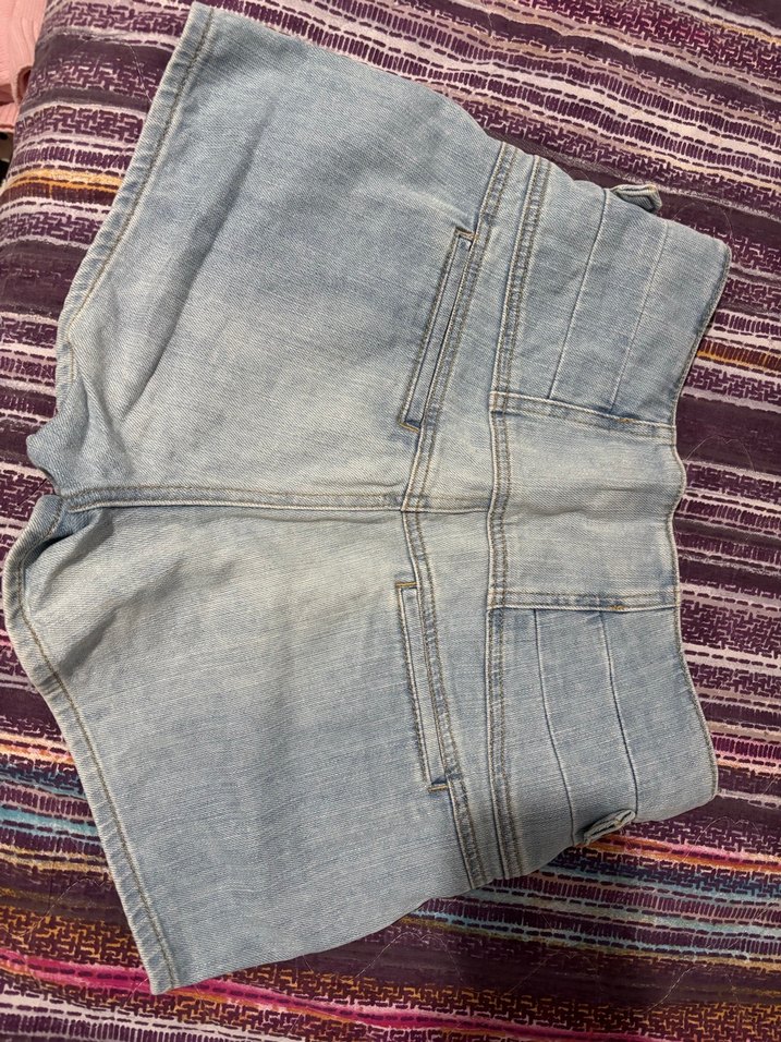 Düğmeli Mini Denim Şort - Görsel 2