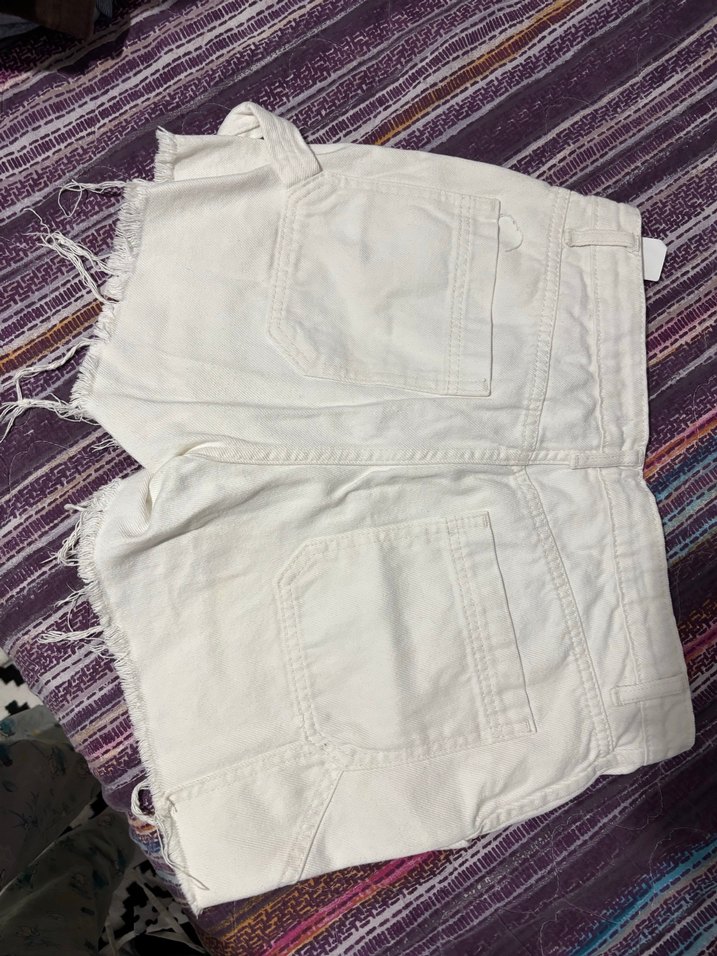 Düğmeli Beyaz Kadın Mini Denim Şort - Görsel 2