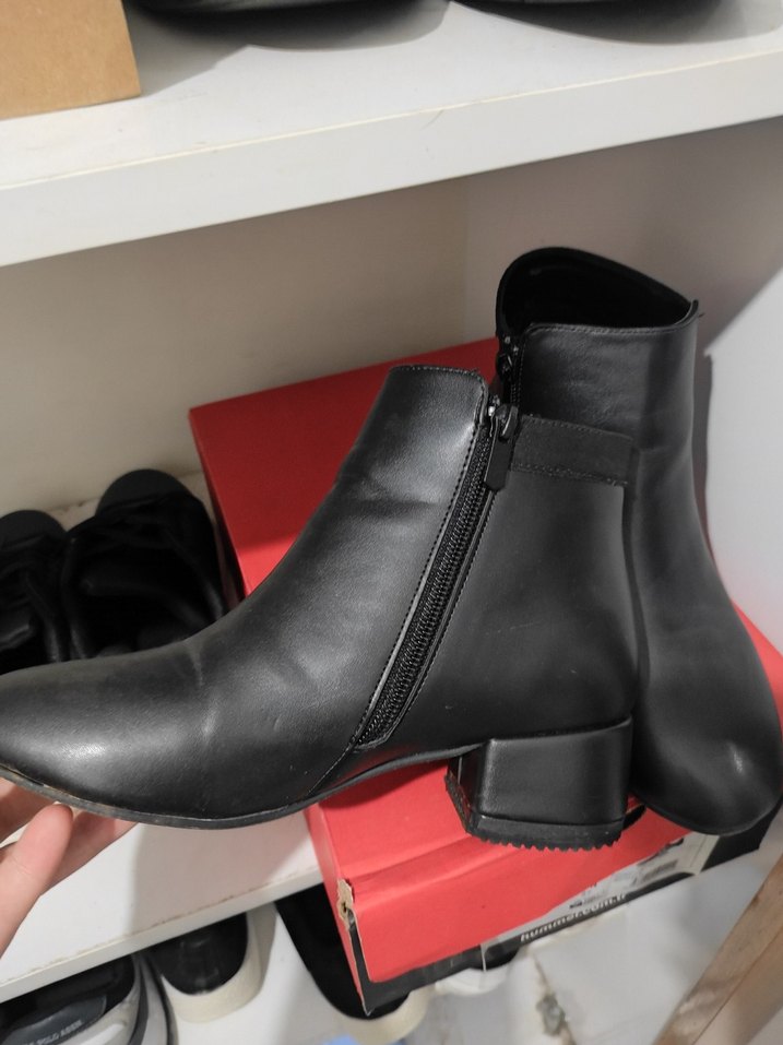 Tokalı Siyah Deri Blok Topuklu Bot - Görsel 2