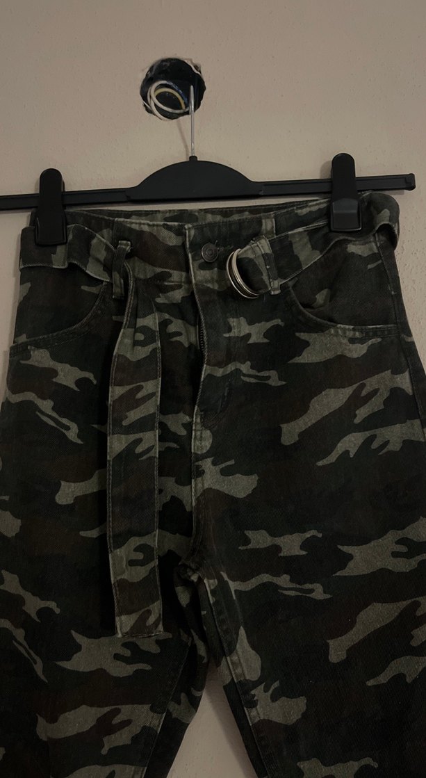 Kadın Gri Kamuflaj Kemerli Midi Pantolon - Görsel 2