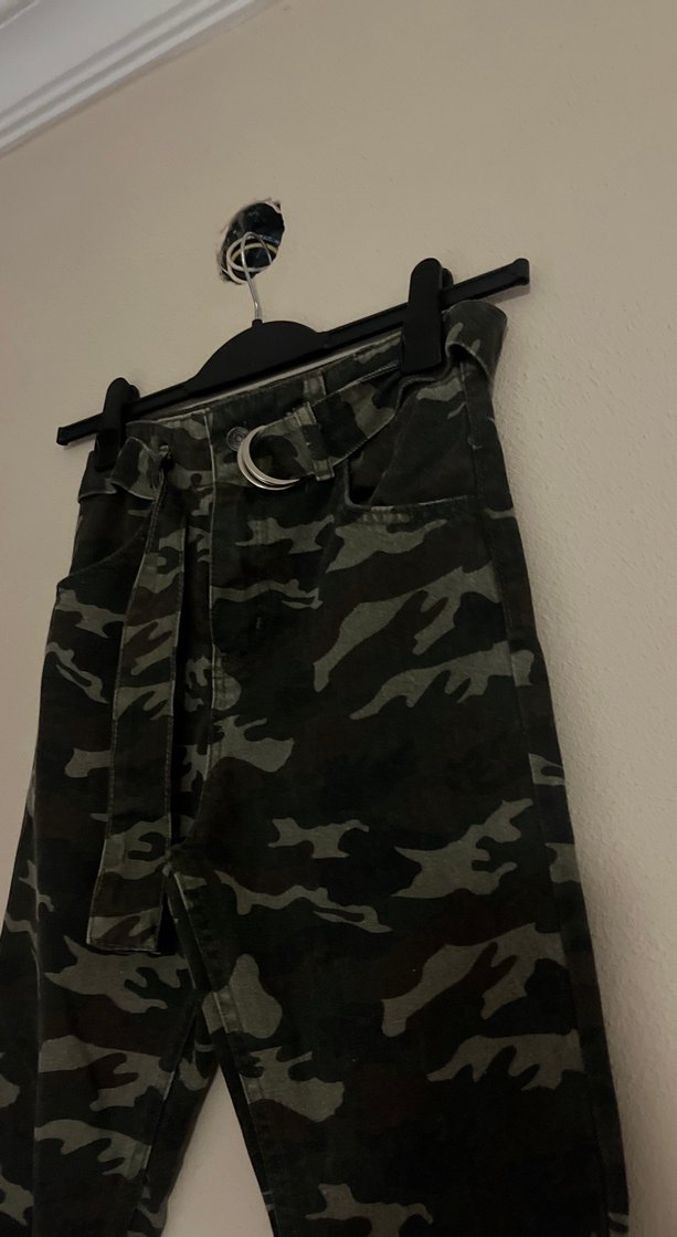 Kadın Gri Kamuflaj Kemerli Midi Pantolon - Görsel 3