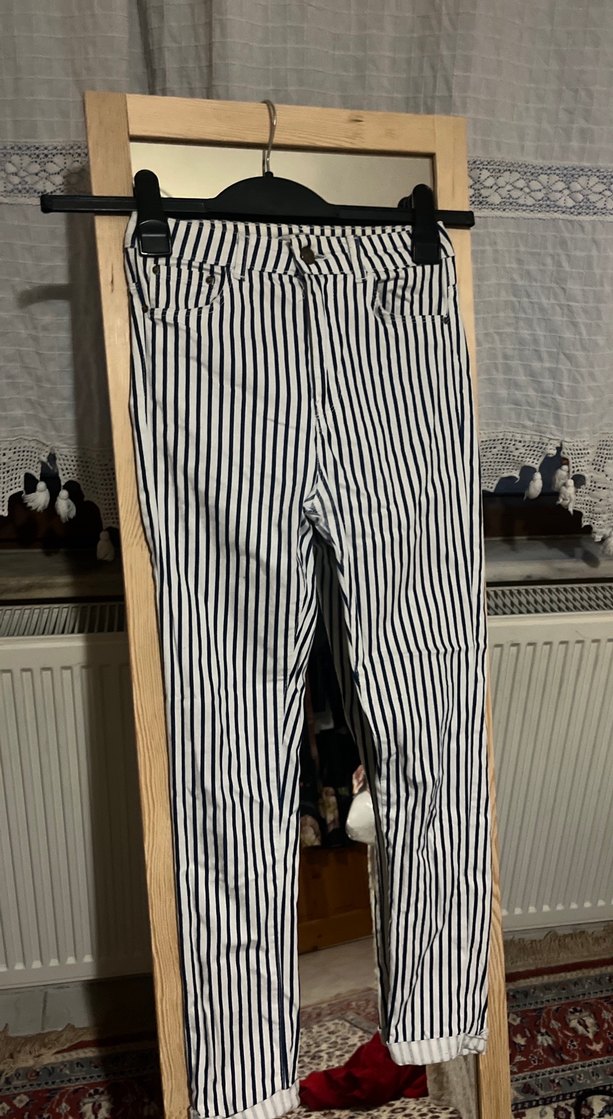 Gri-Beyaz Çizgili Bebek Kanguru - Görsel 3