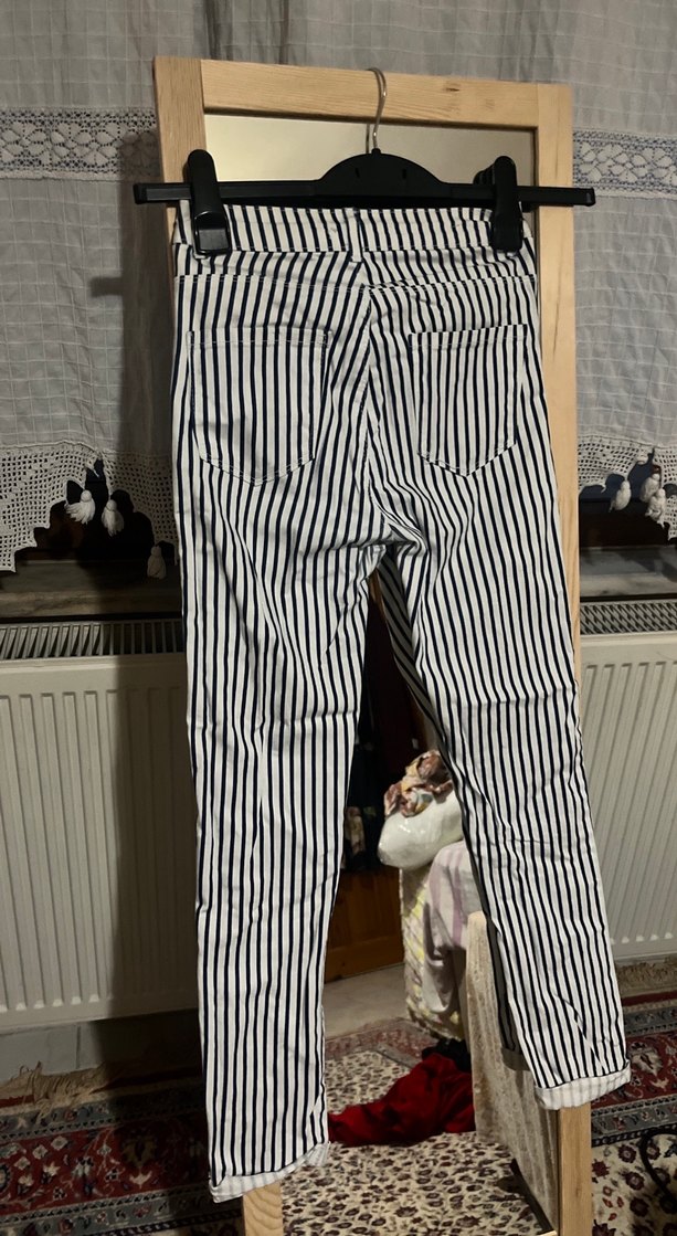 Gri-Beyaz Çizgili Bebek Kanguru - Görsel 2