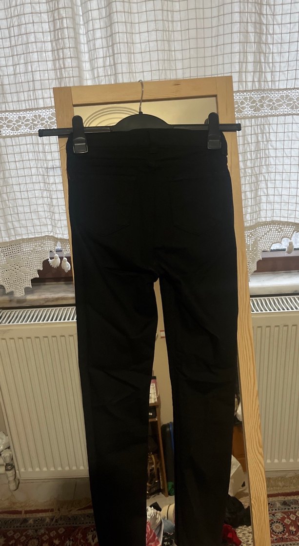 Kadın Siyah Kemerli Dar Kesim Midi Kot Pantolon - Görsel 3