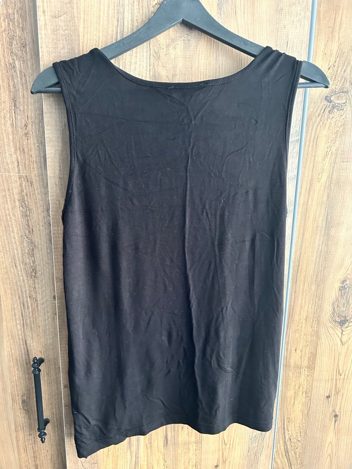 Siyah V Yakalı Kolsuz Kadın Atlet - Görsel 3