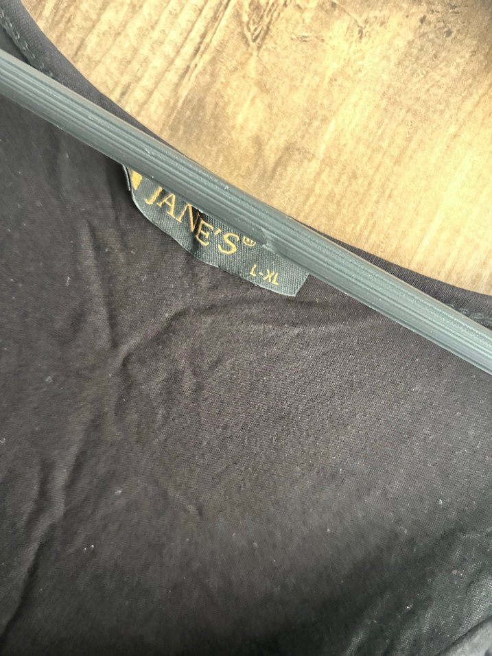 Siyah V Yakalı Kolsuz Kadın Atlet - Görsel 2