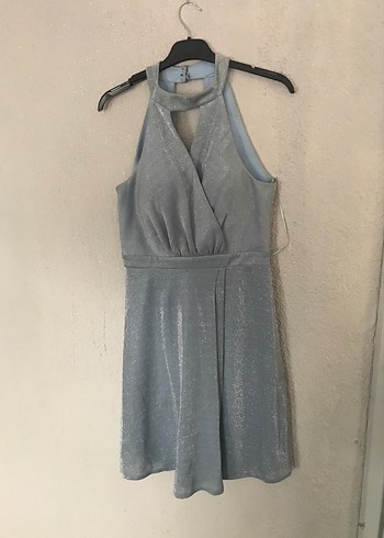 Gri Mini V Yaka Drapeli Yırtmaçlı simli abiye elbise - Görsel 2