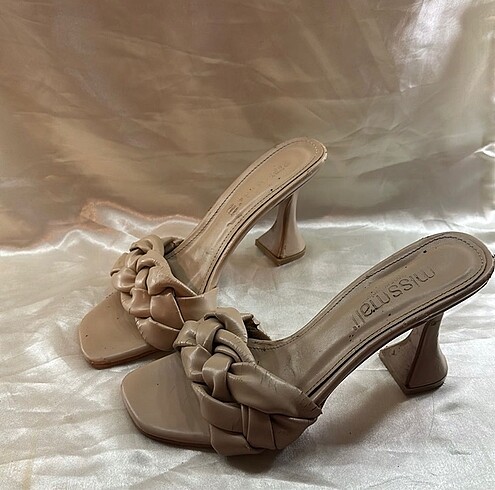 Nude önü açık topuklu terlik - Görsel 3