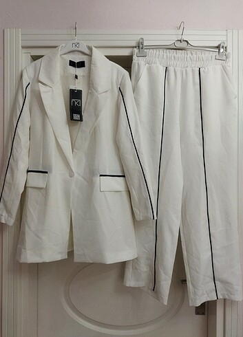 Beyaz blazer ceket ikili takım 